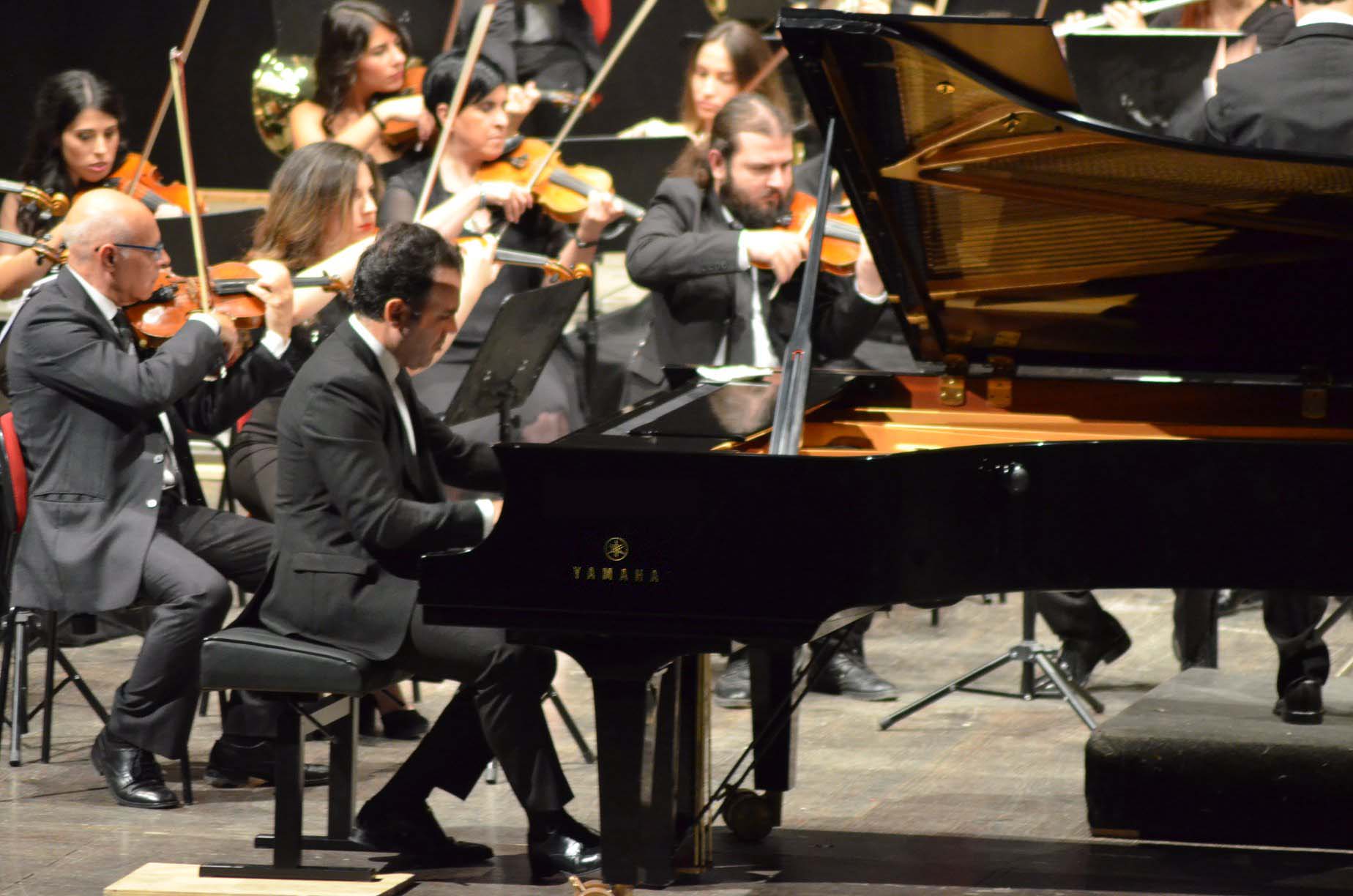Roberto Giordano con l'Orchestra del Conservatorio di Reggio Calabria 2019