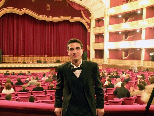 Alberto Idà prima dell’esibizione al Concerto finale che si è tenuto al Teatro “Rendano” di Cosenza
